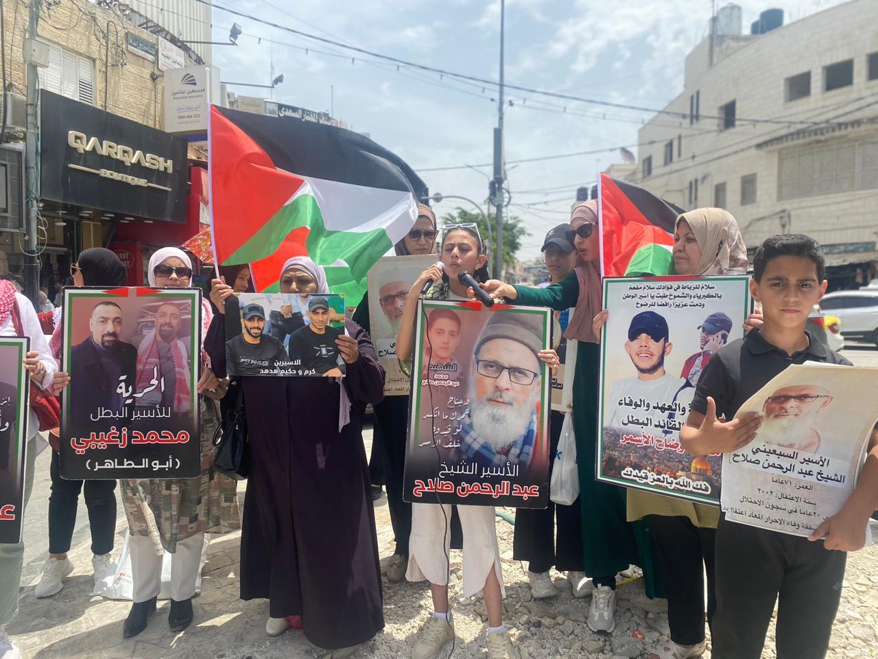 جانب من الوقفة (عدسة: ثائر أبو بكر)